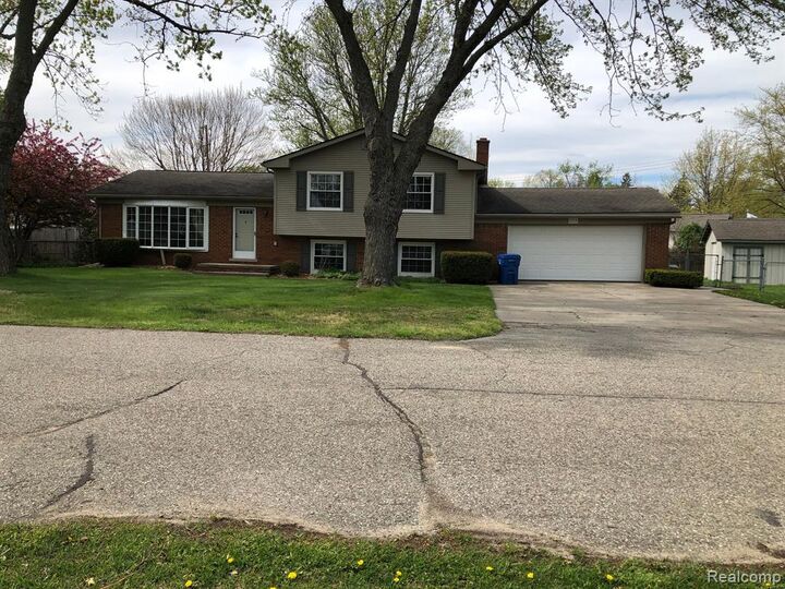 5510 Berkley Drive  Waterford MI 48327 2706 photo