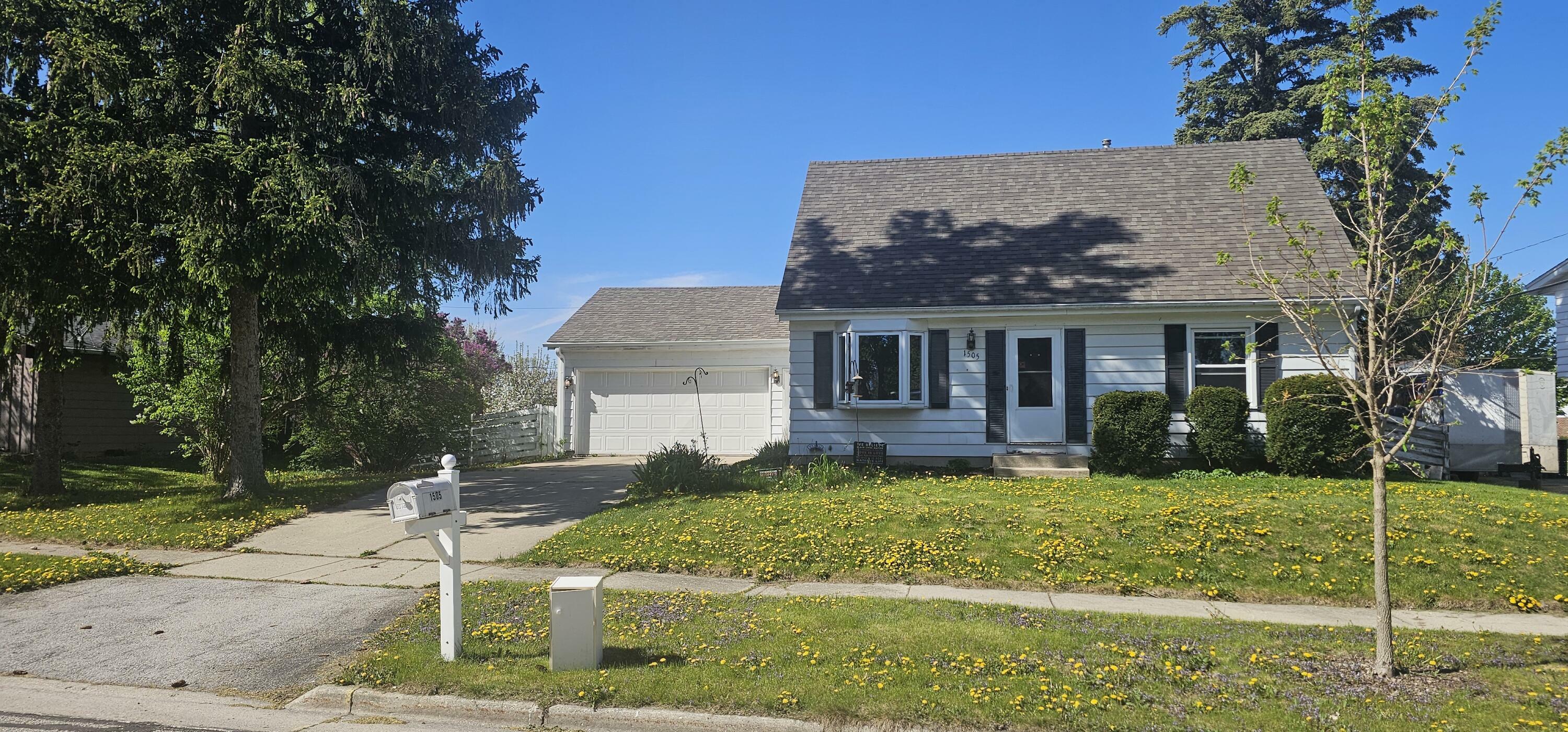 1505 Tomahawk Ln  Waukesha WI 53186 photo