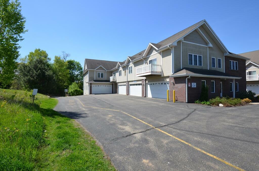 327 E Clay St 17  Whitewater WI 53190 photo