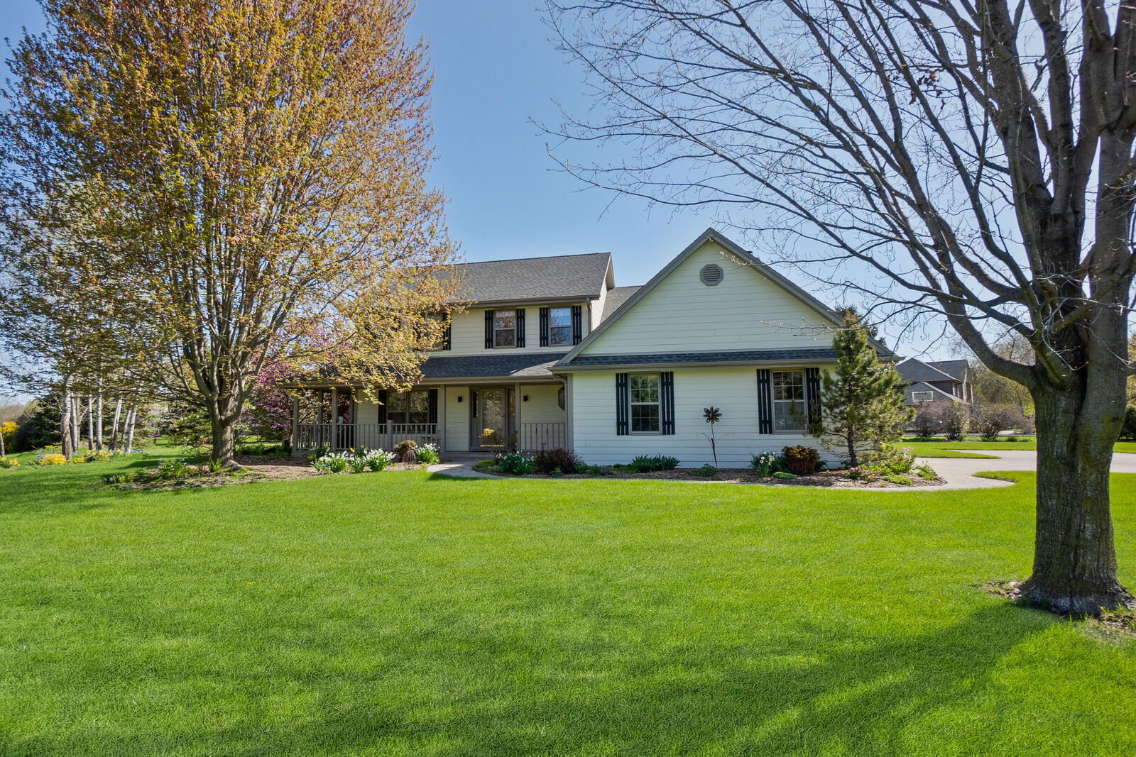 Property Photo:  N69w28068 Steepleview Ln  WI 53029 
