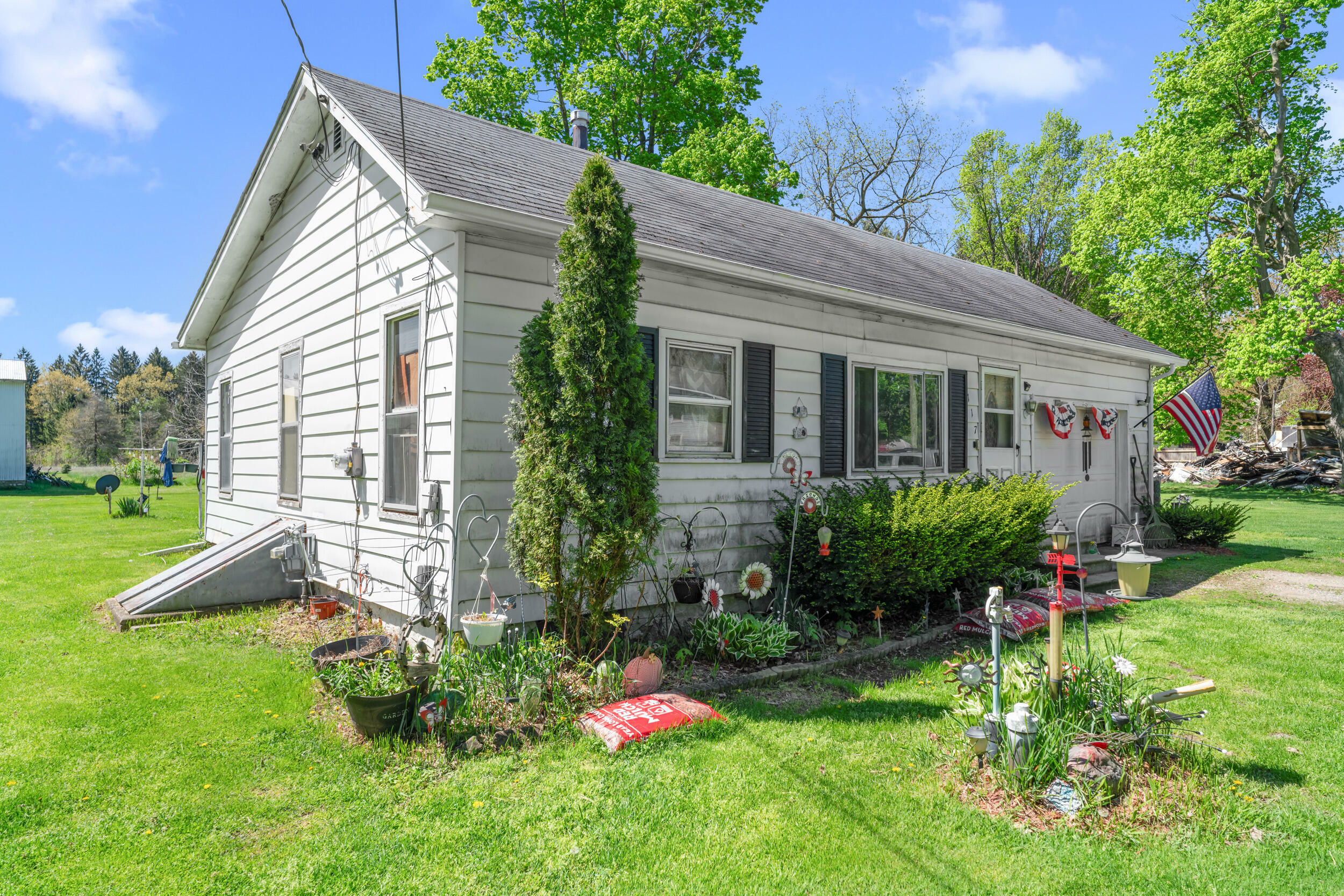 Property Photo: 117 Hanover Court MI 49241