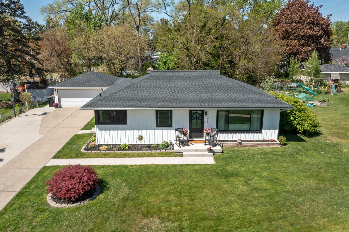 Property Photo: 4025 Pineview Street SW MI 49418