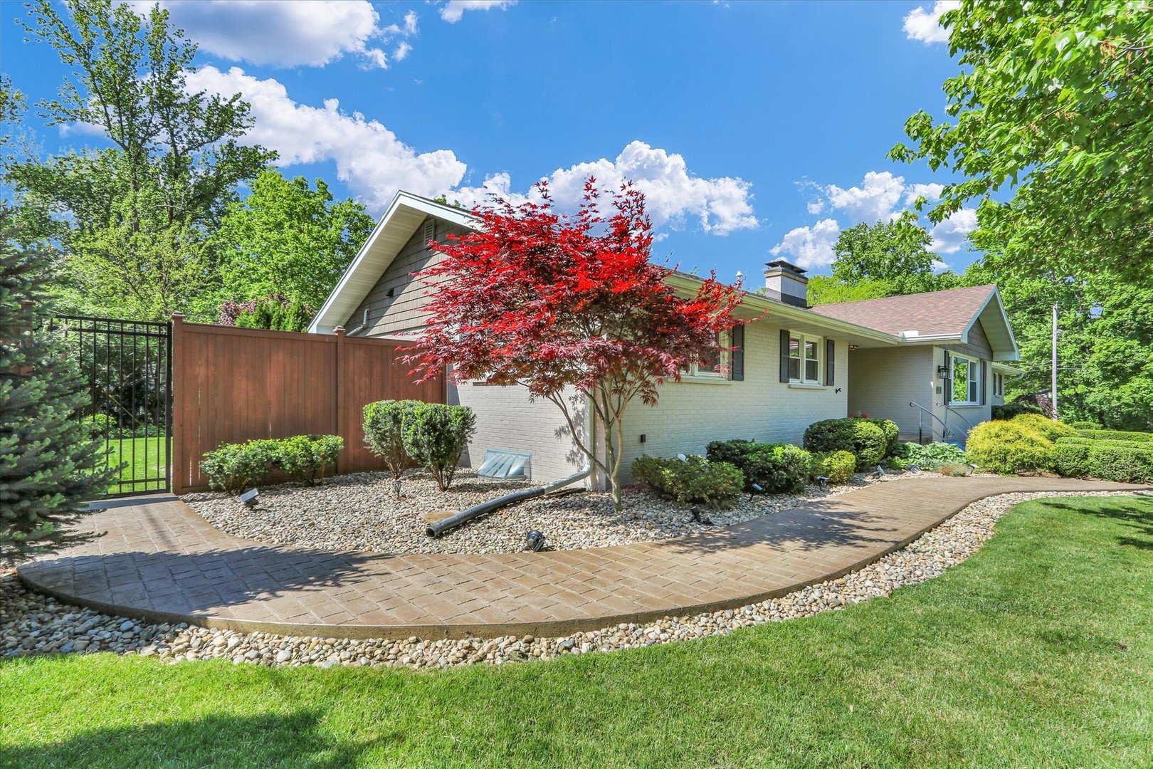 Property Photo: 811 Hamilton Drive IL 61820