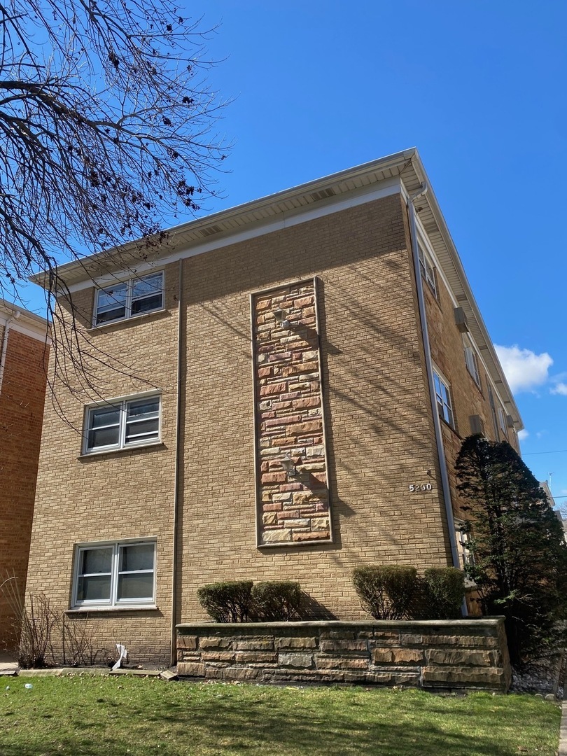 Property Photo: 5230 N Delphia Avenue 2W IL 60656