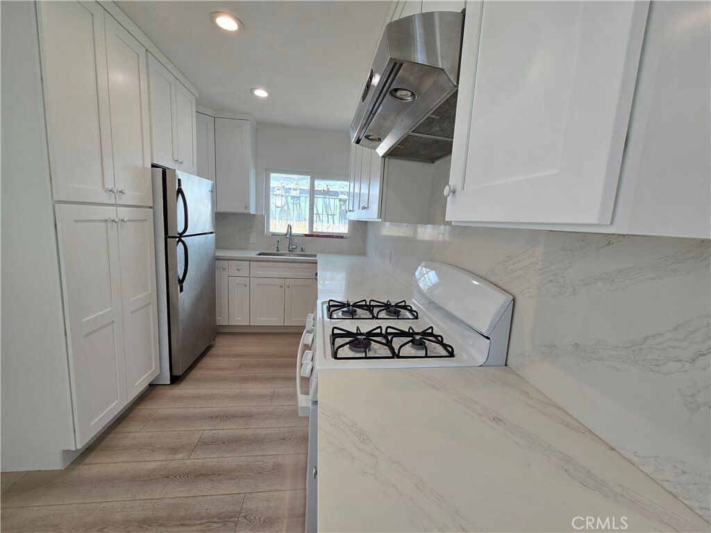 Property Photo: 1125 N Clark Street B CA 90069