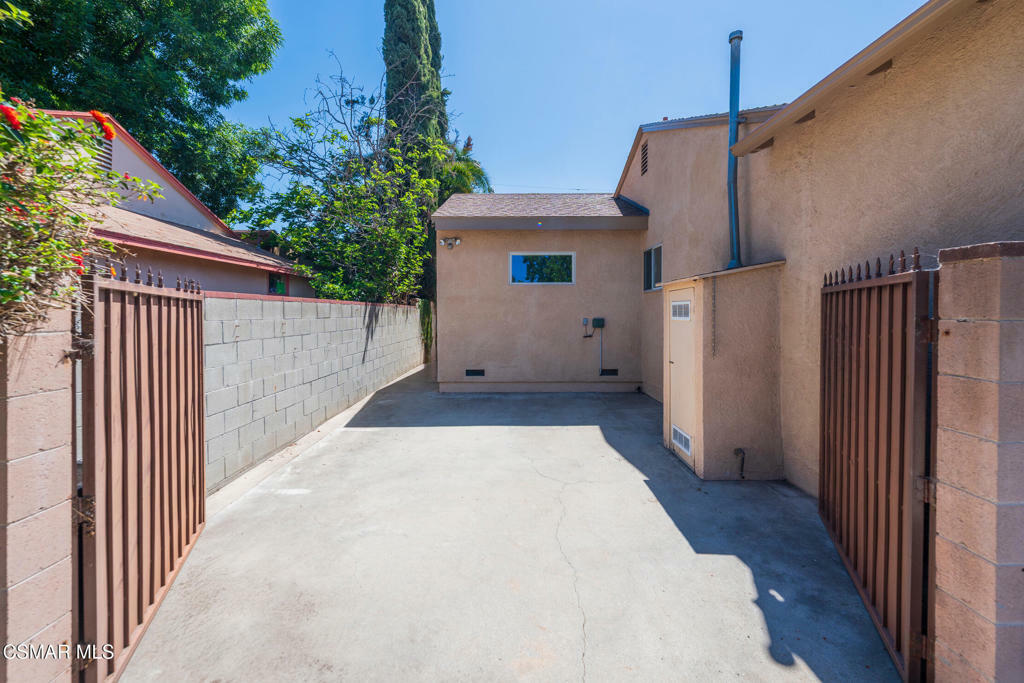 Property Photo:  6120 Zelzah Avenue  CA 91316 