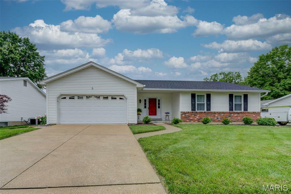 Property Photo: 5 W Sunny Hill Boulevard MO 63376