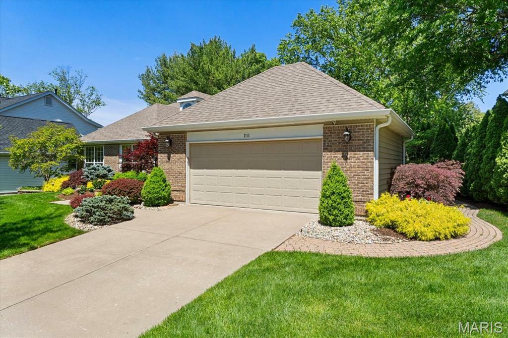 Property Photo:  211 Lansbrooke Drive  MO 63005 