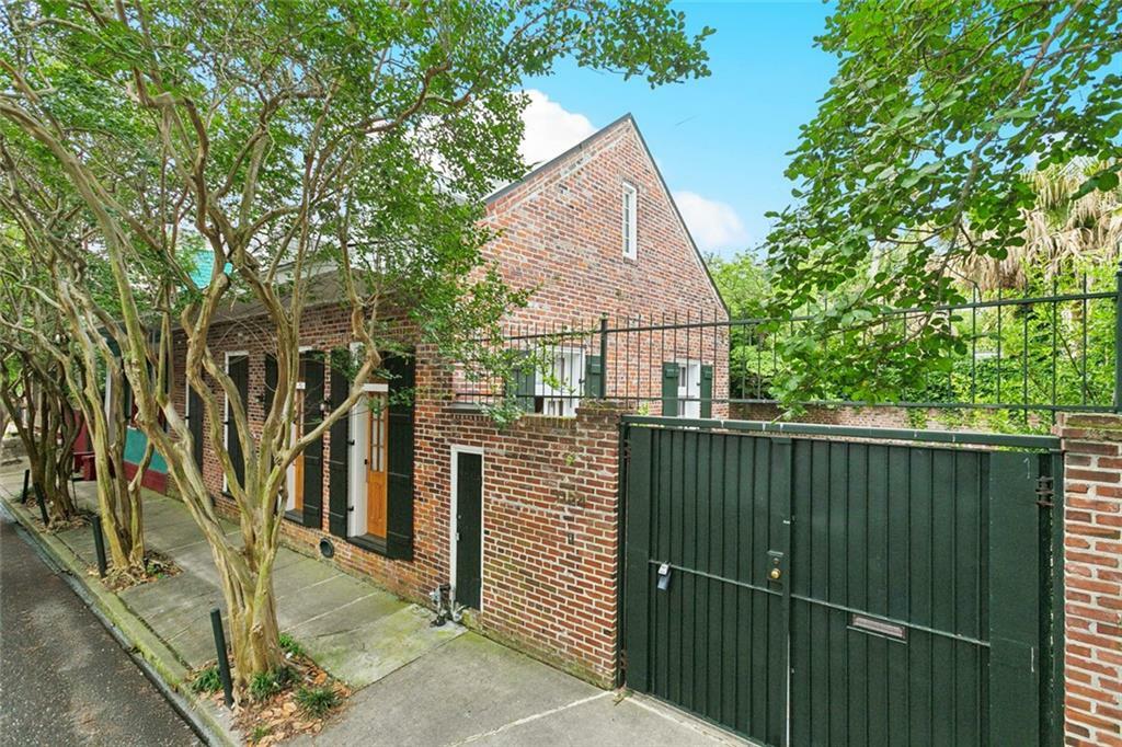 Property Photo: 1124 Barracks Street LA 70116