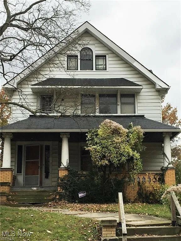 Property Photo: 1842 Mannering Road OH 44112