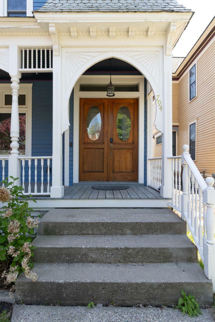 Property Photo: 794 Laurel Avenue MN 55104