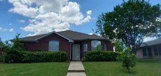 Property Photo: 104 Silvercreek Drive TX 75098