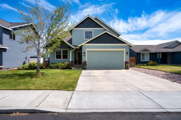 Property Photo:  964 SW 25th Lane  OR 97756 