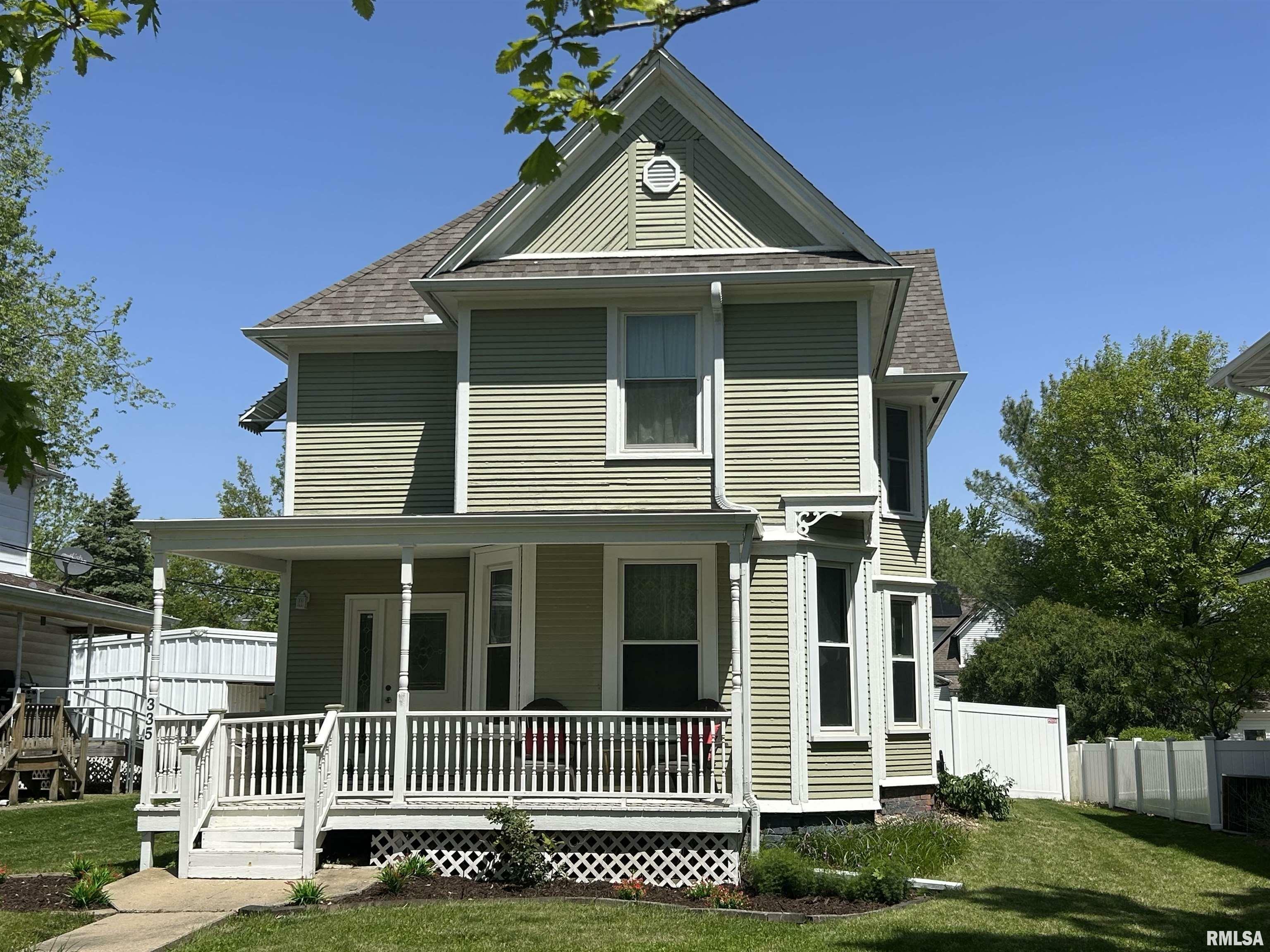 335 E 2nd Street  El Paso IL 61738 photo