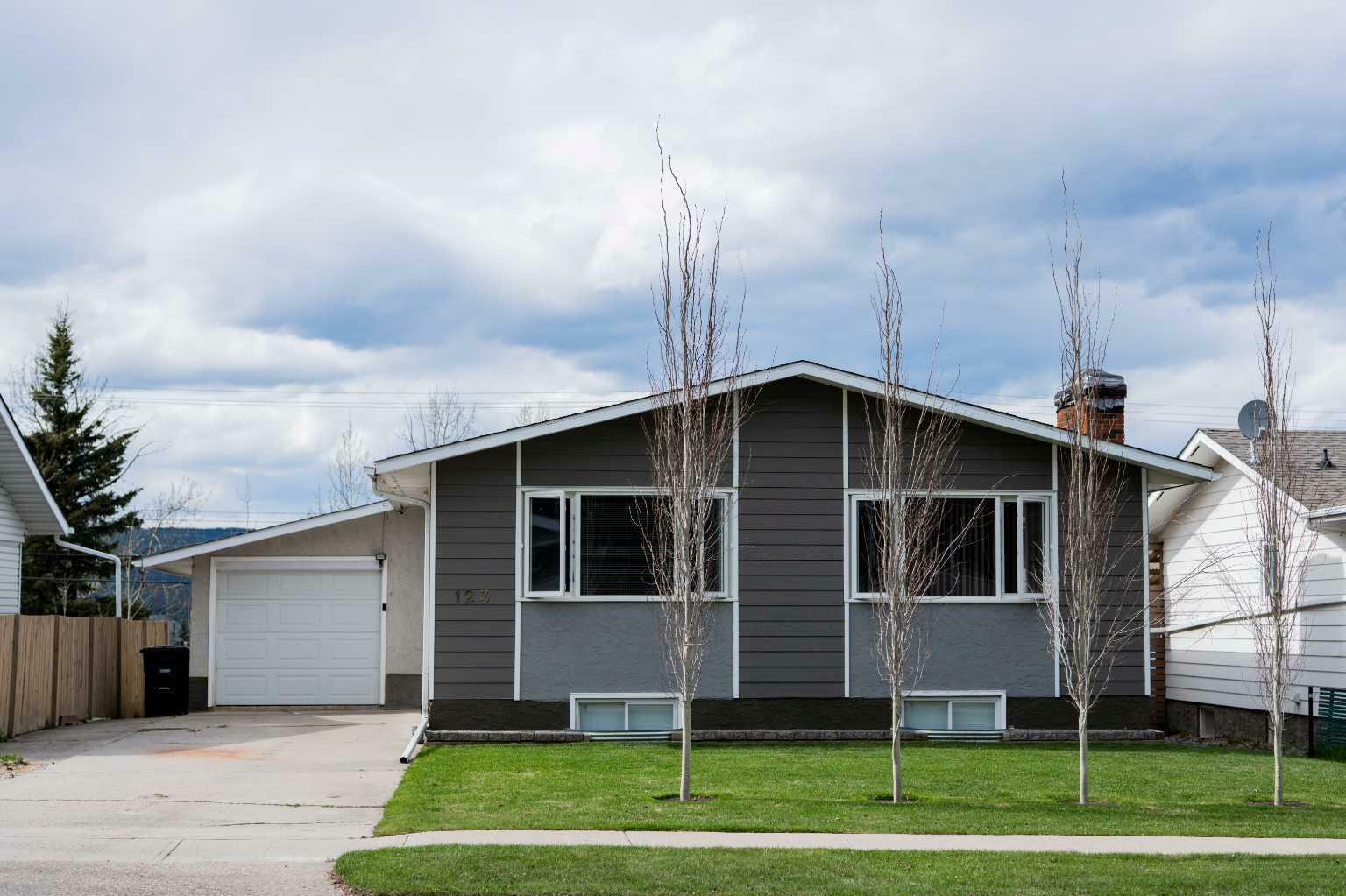 Property Photo: 123 Cheviot Drive AB T7V 1P8