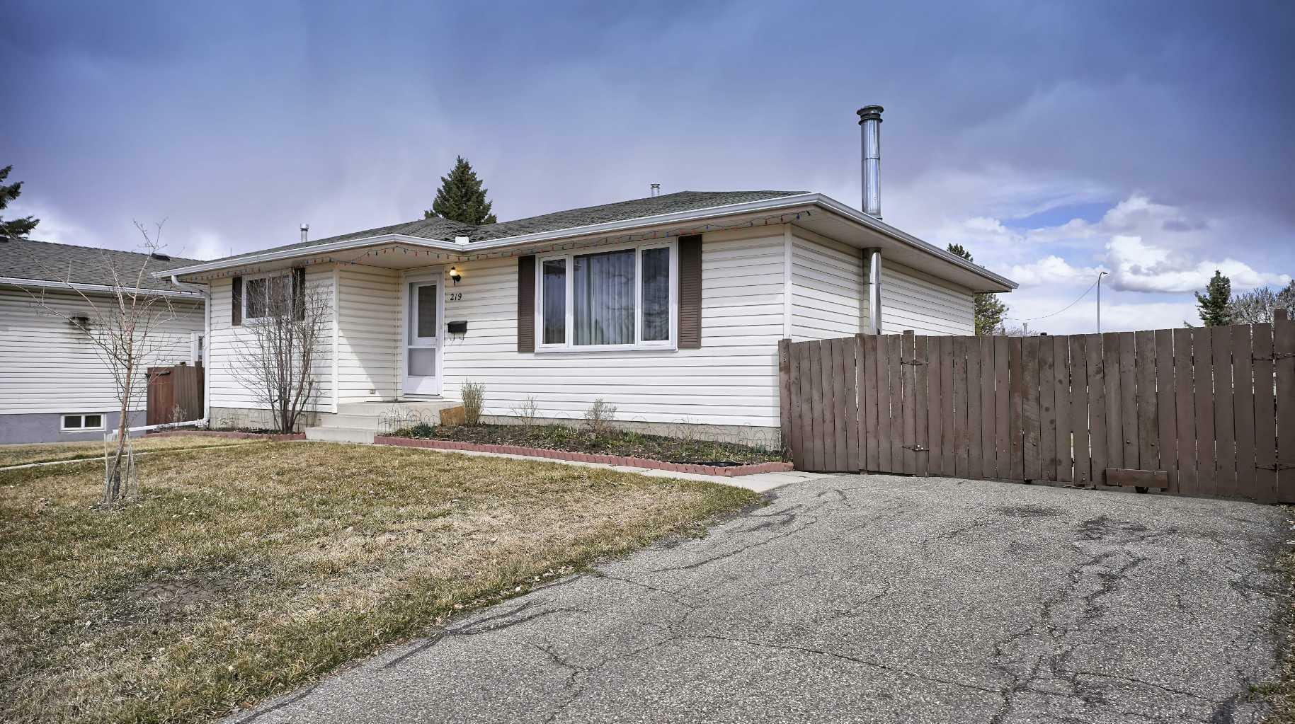 Photo de la propriété: 219 Rundleview Drive NE AB T1Y 1H7
