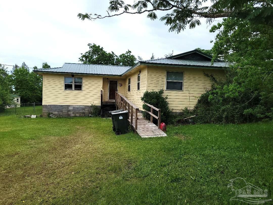 Property Photo: 3920 Hwy 97 FL 32577