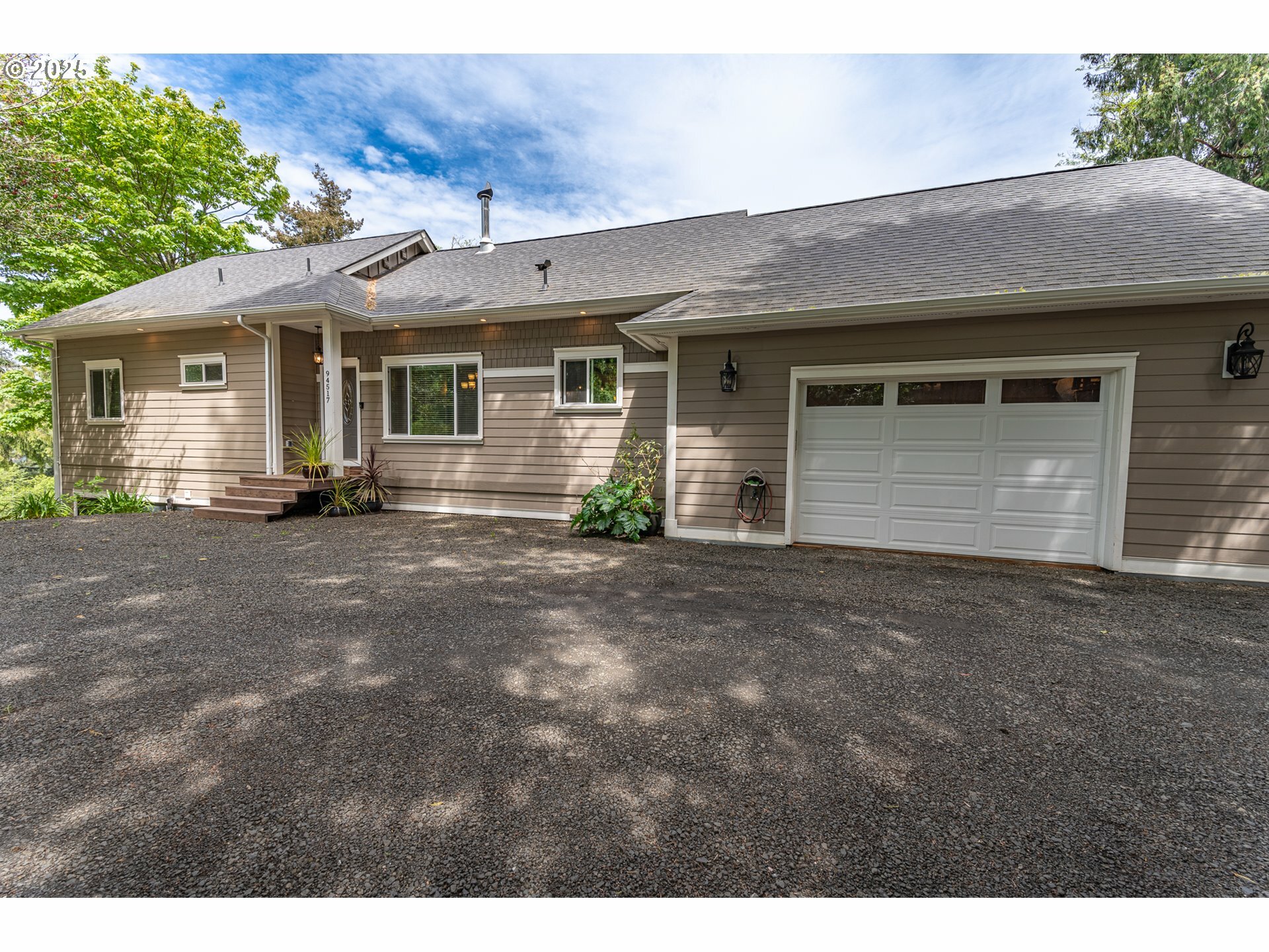 Property Photo: 94517 Shelley Ln OR 97423