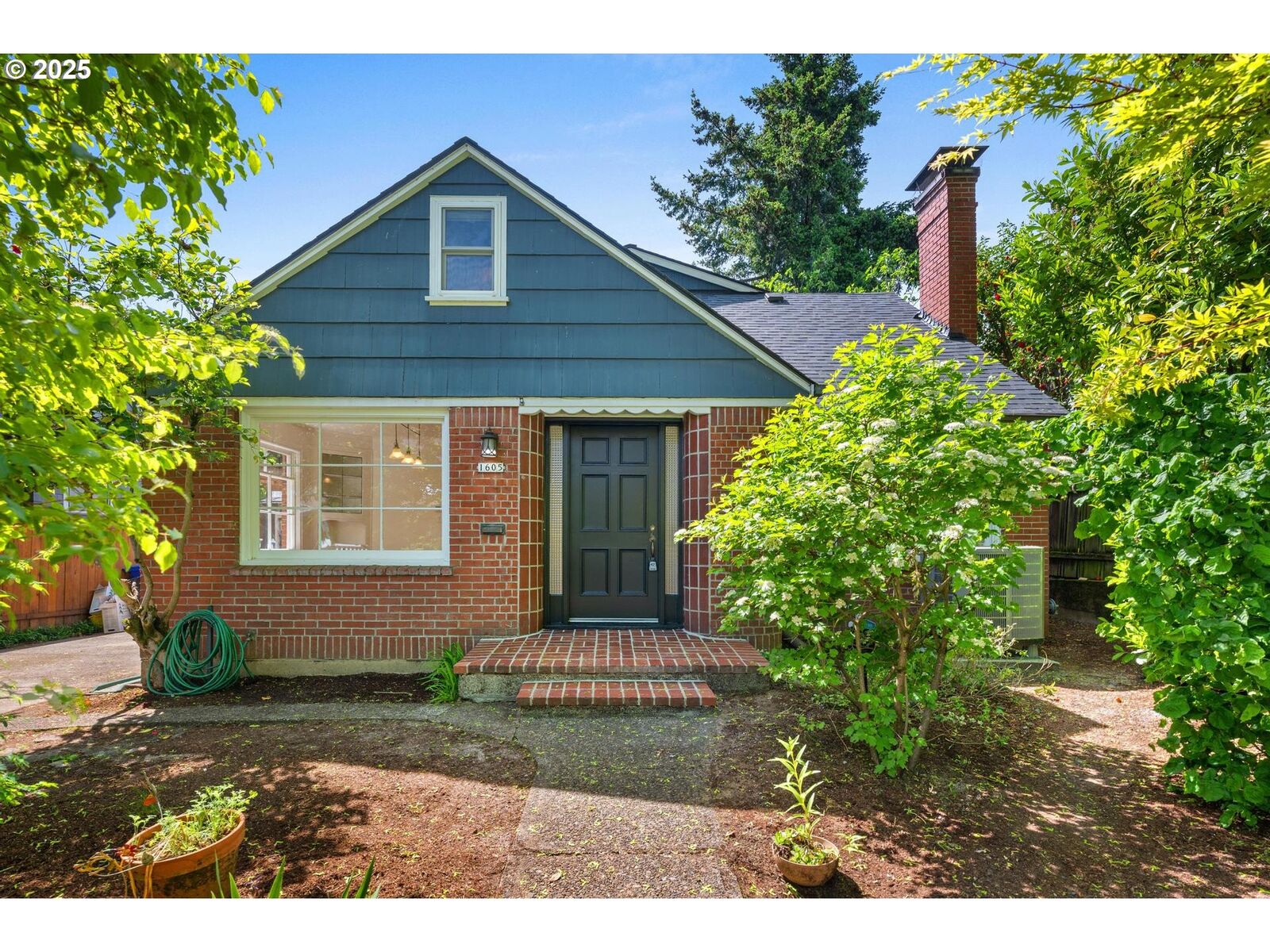 Property Photo:  1605 SE 22nd Ave  OR 97214 