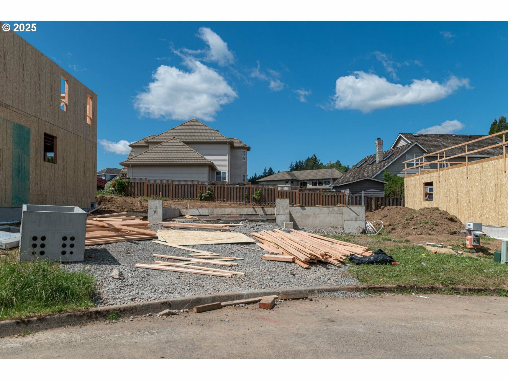 Property Photo: 2271 SW Phyllis Pl OR 97080