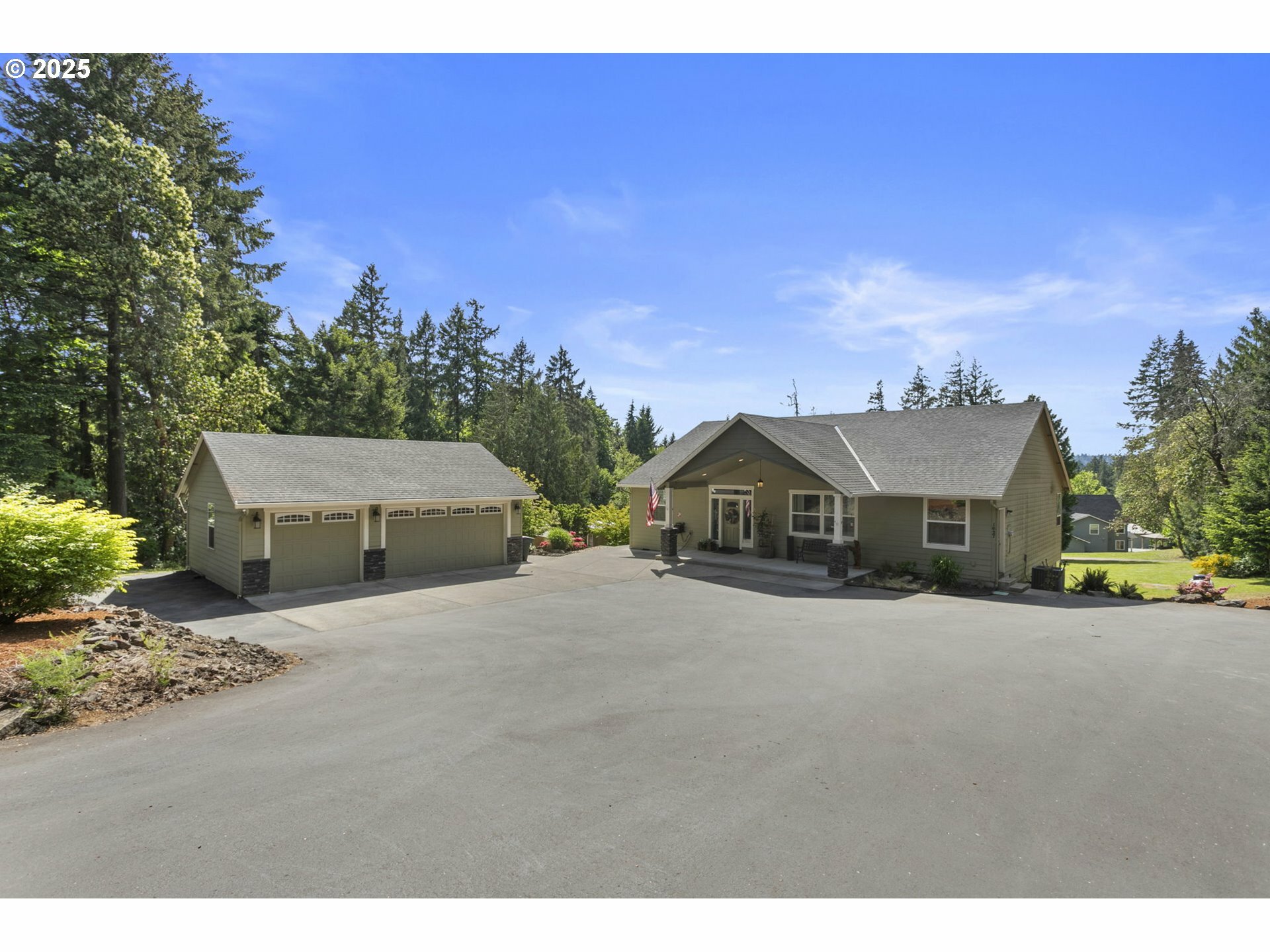 Property Photo: 1627 S Cloverdale Rd WA 98625