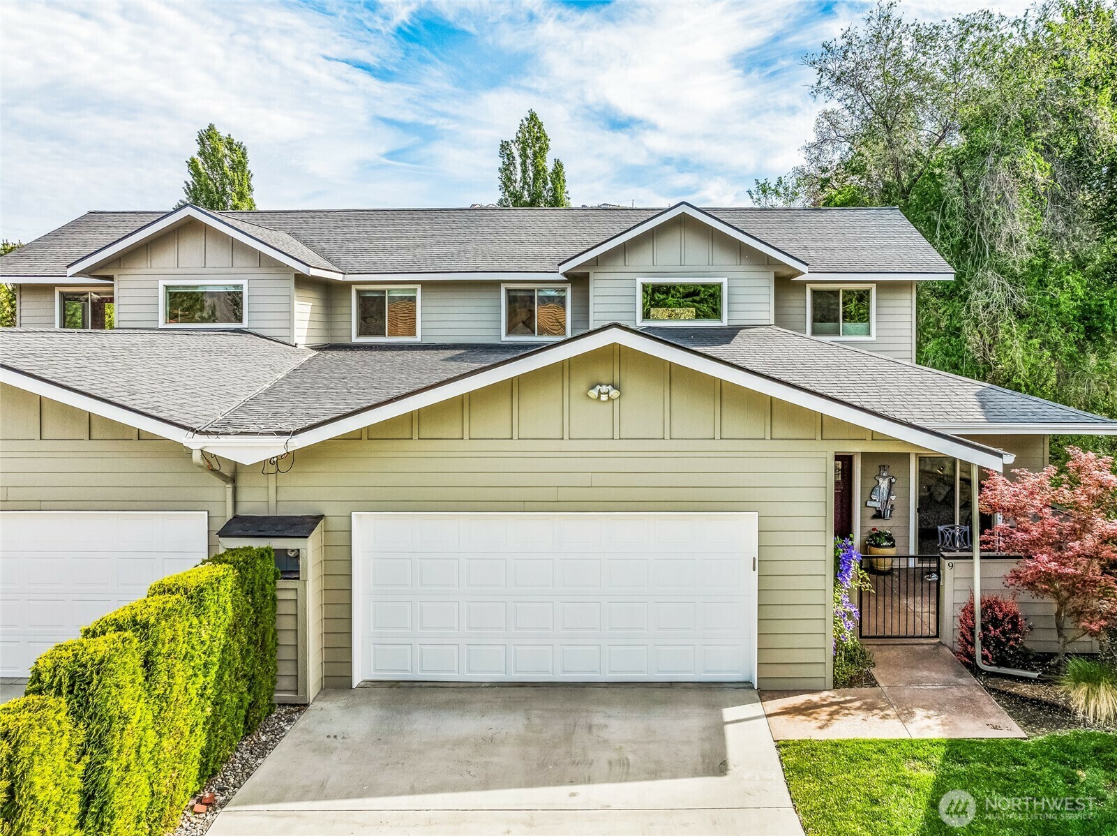 Property Photo: 411 19th Street NE 9 WA 98802