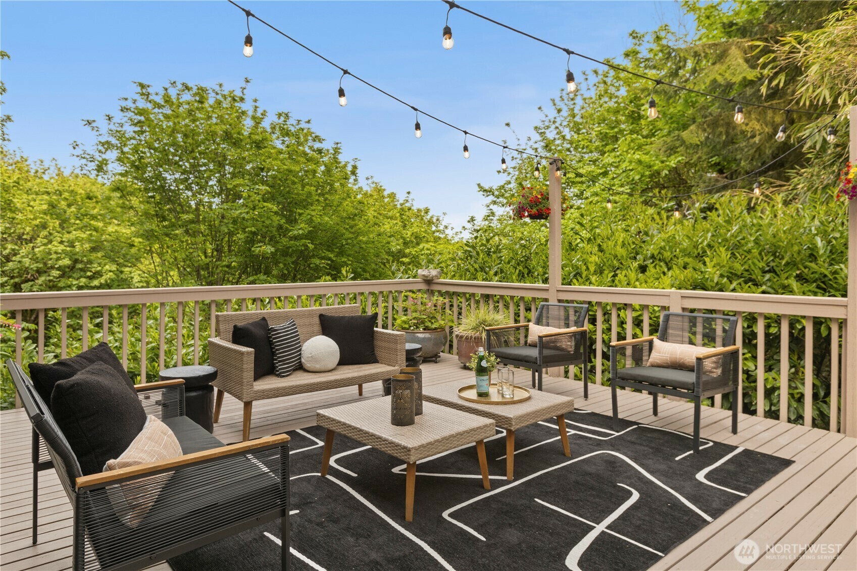 Property Photo: 2114 Walnut Avenue SW WA 98116