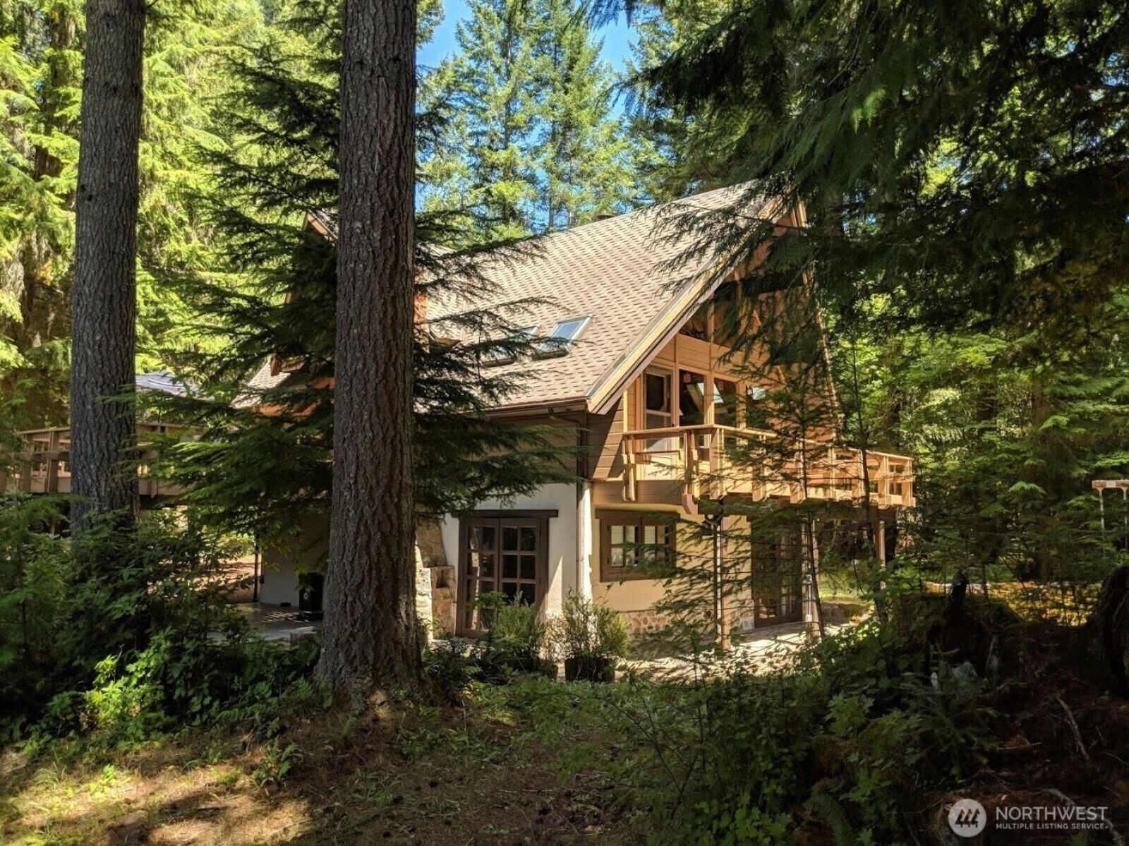 Property Photo: 16016 Crystal Lane E WA 98022
