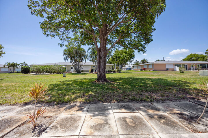 Property Photo: 210 South Boulevard C FL 33435