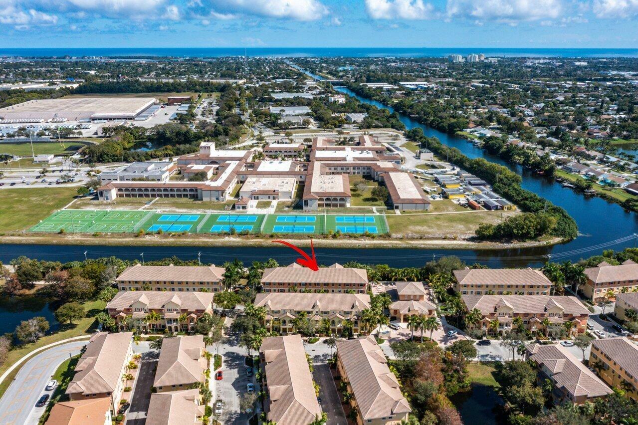 Property Photo: 1450 Via Alferi FL 33426