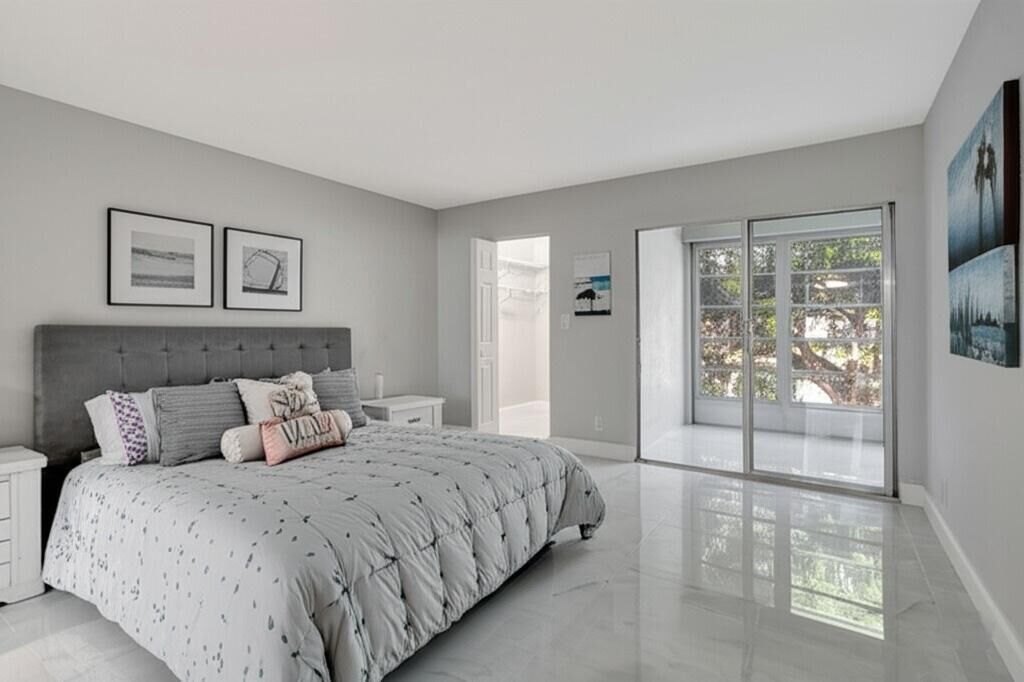 Property Photo: 2202 Lucaya Bend G2 FL 33066