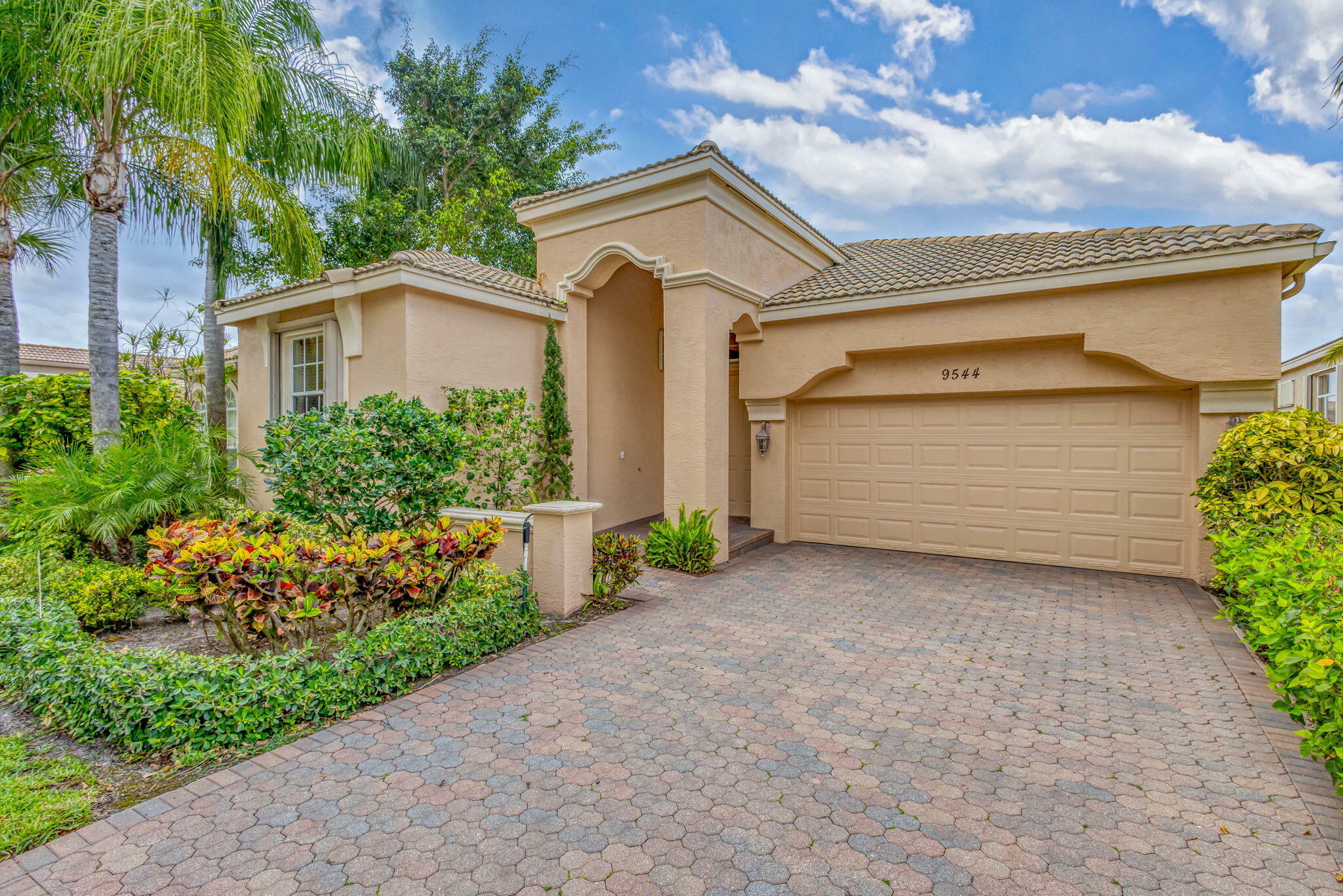 Property Photo: 9544 Via Elegante FL 33411