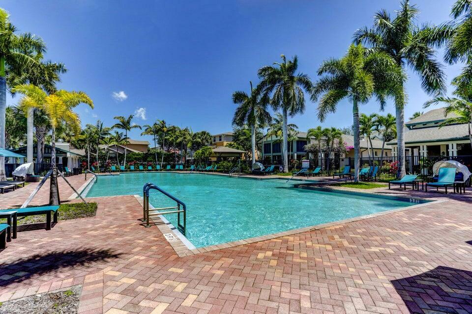 Property Photo: 477 Pacific Grove Drive 4 FL 33401