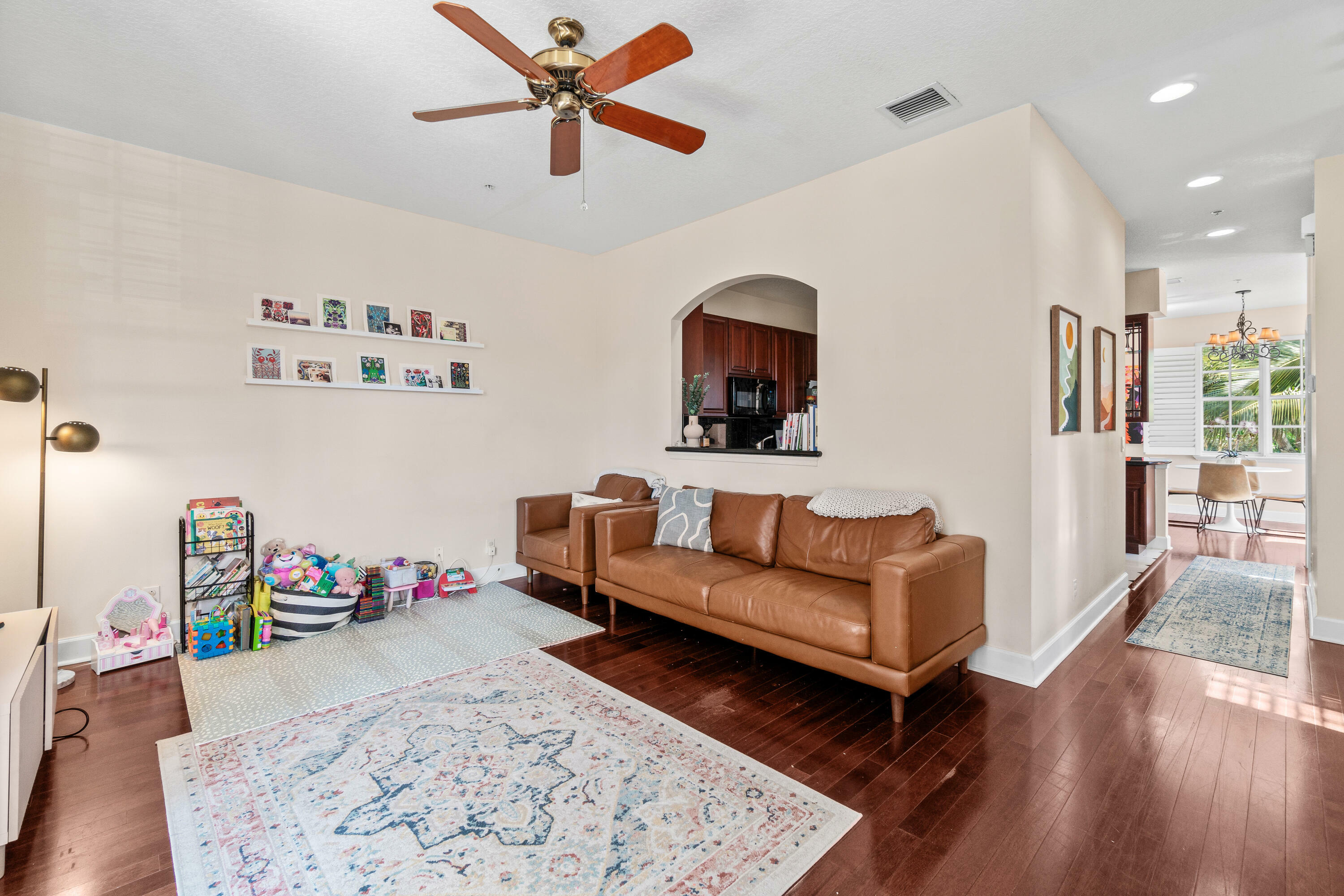 Property Photo: 72 SE 6th Avenue L FL 33483