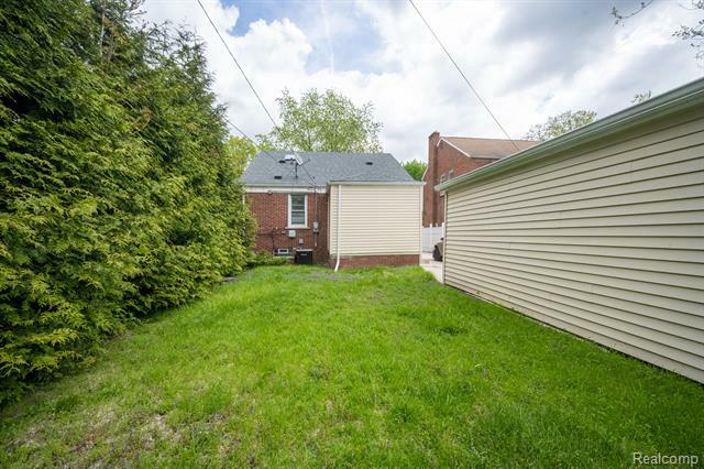 Property Photo: 15453 Evergreen Road MI 48223