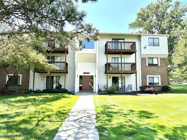 30028 W 12 Mile Road 32  Farmington Hills MI 48334 photo