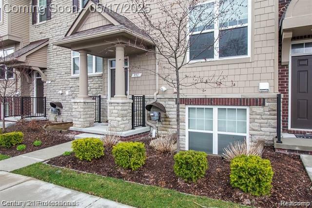 Property Photo: 951 Barclay Circle 48 MI 48307