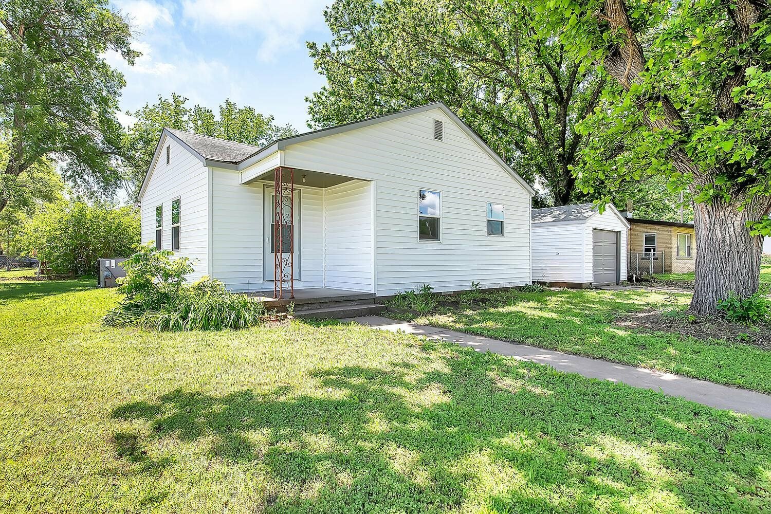 Property Photo: 203 W 2nd St KS 67146