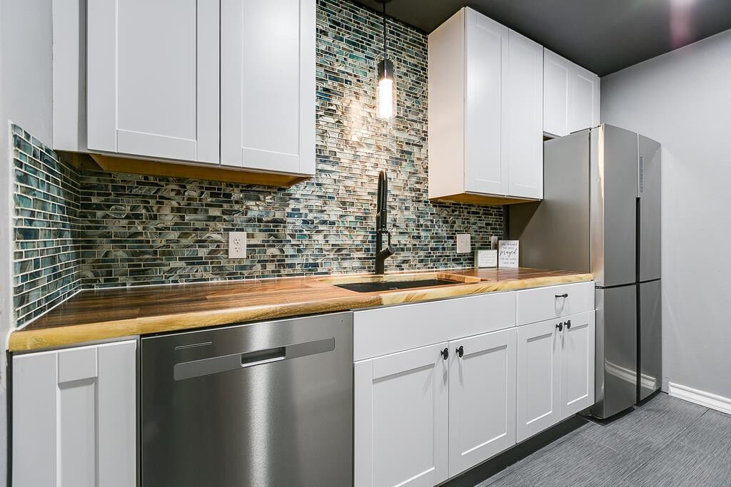 Property Photo: 220 W Twohig Avenue K TX 76901