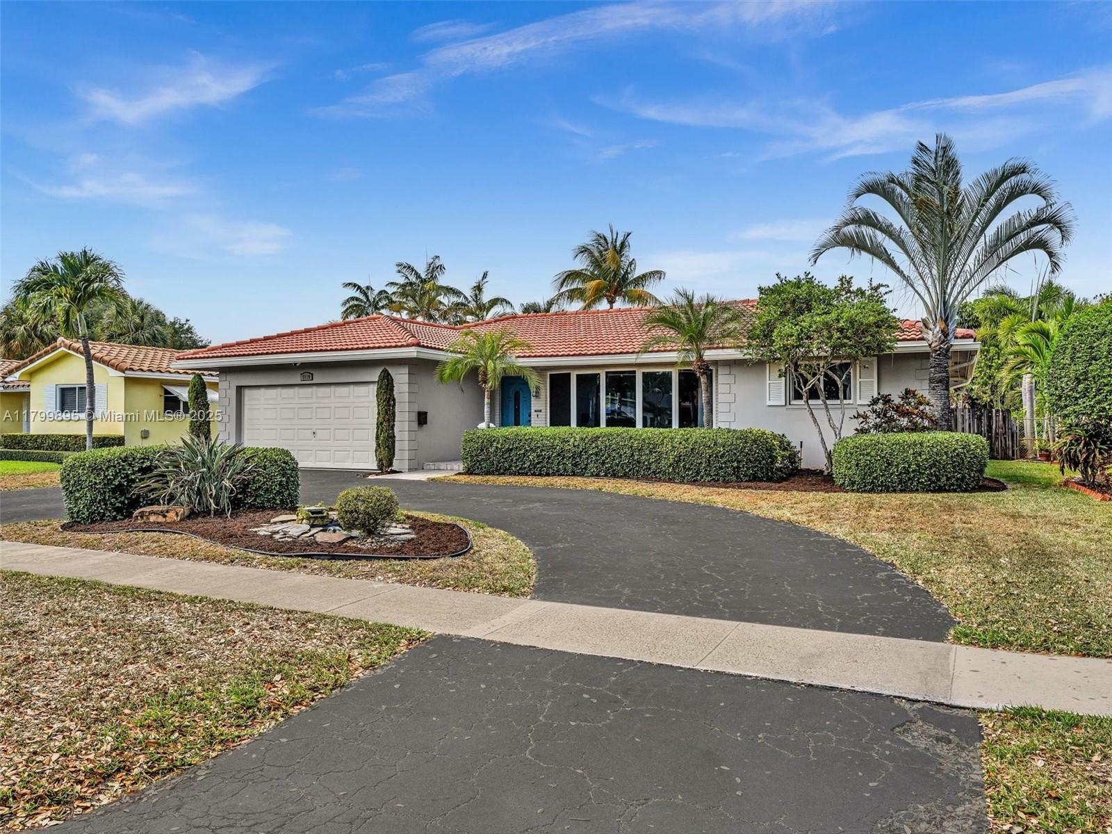 Property Photo:  5119 Hayes St  FL 33021 