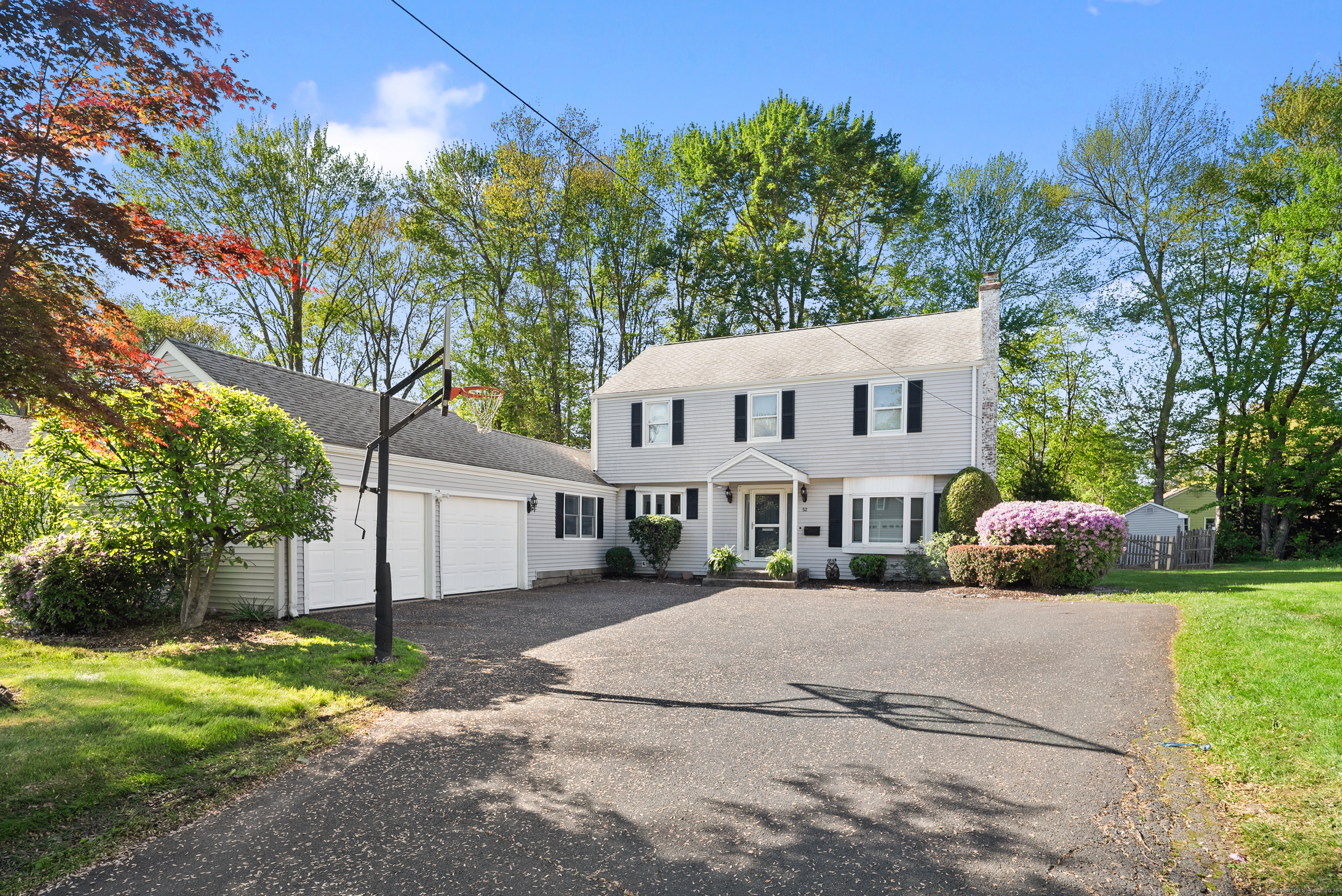 Property Photo: 52 Magnolia Hill CT 06117