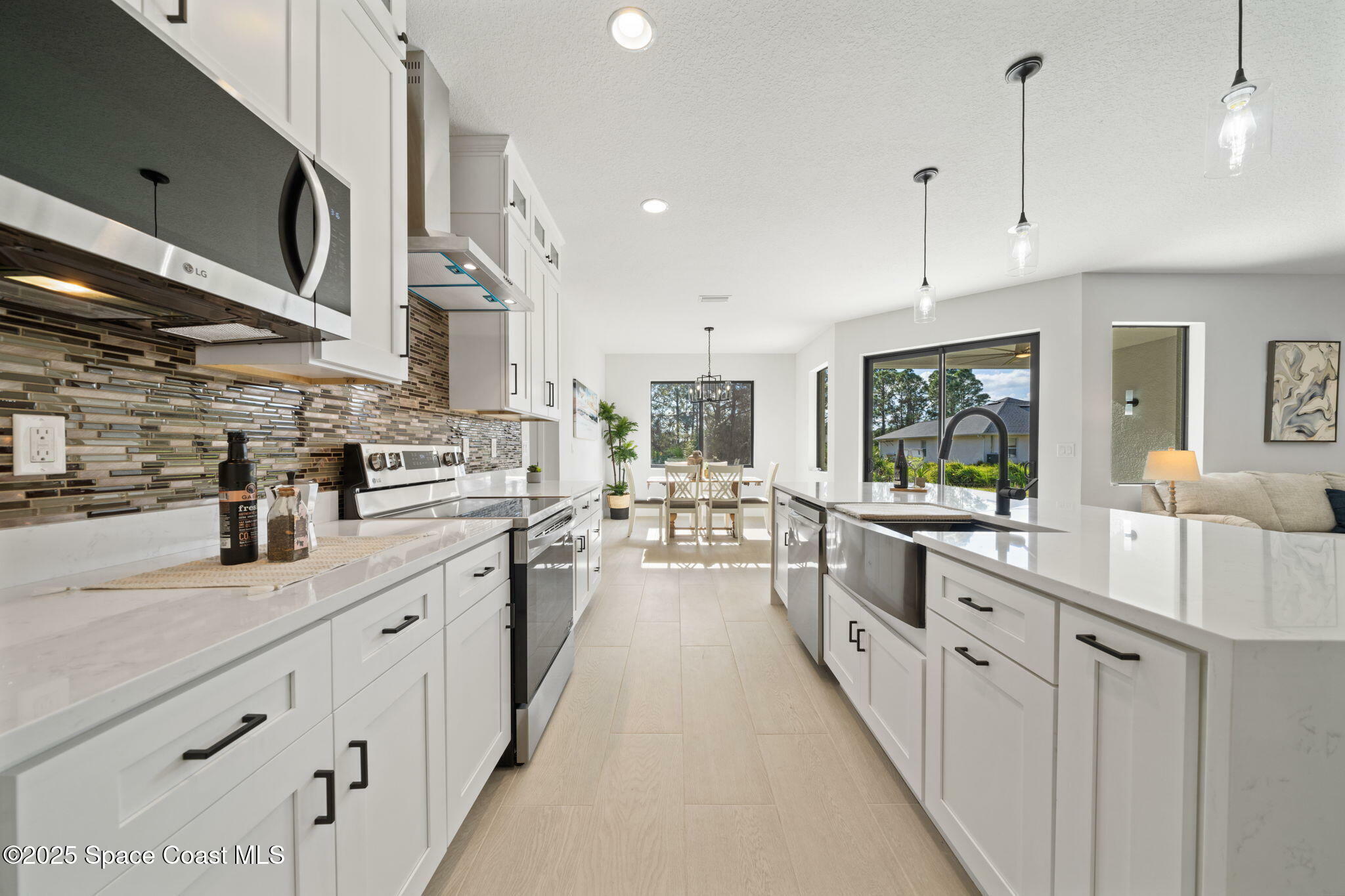 Property Photo: 2990 Hackensack Avenue SE FL 32909