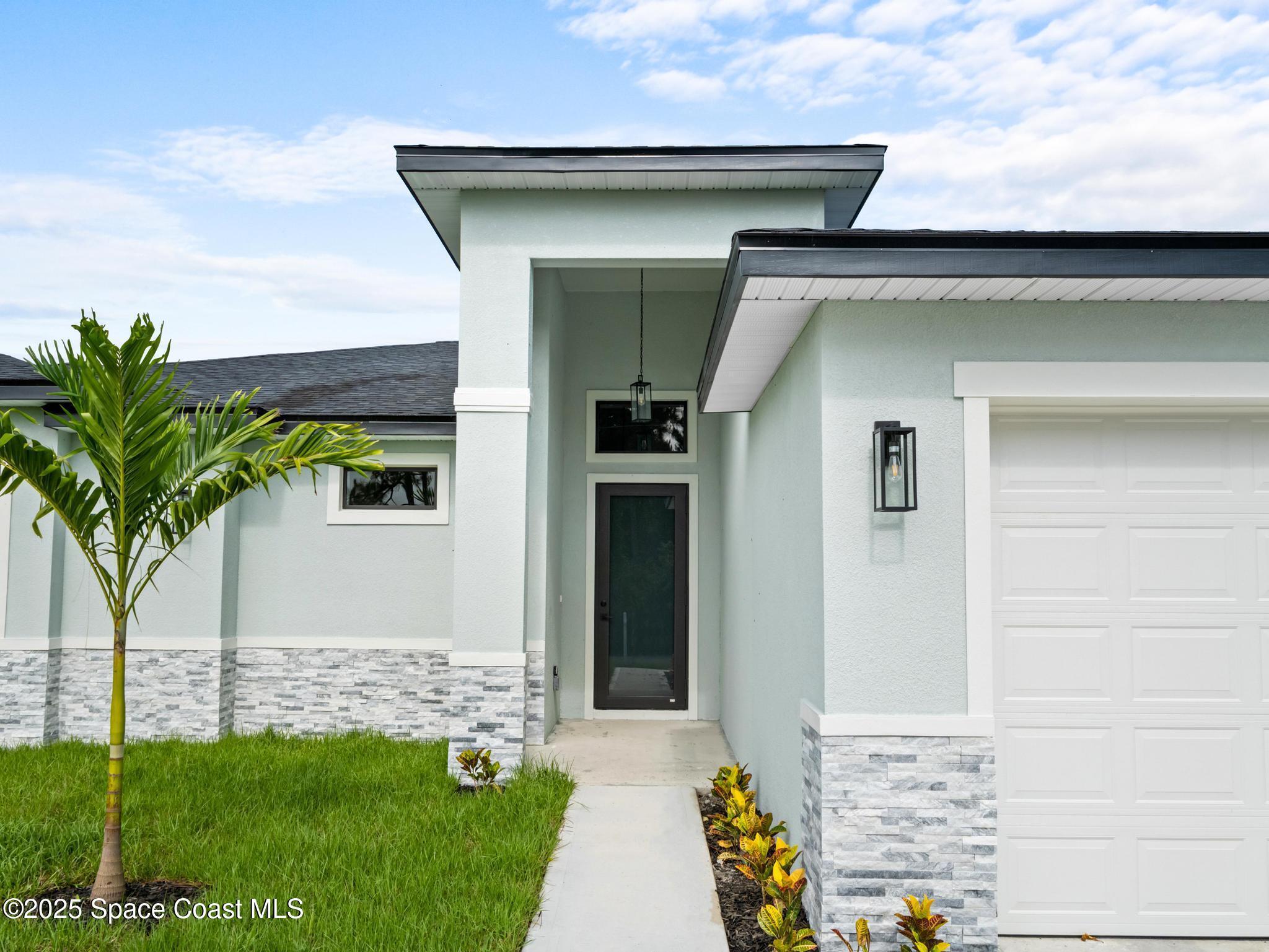 Property Photo: 2990 Hackensack Avenue SE FL 32909