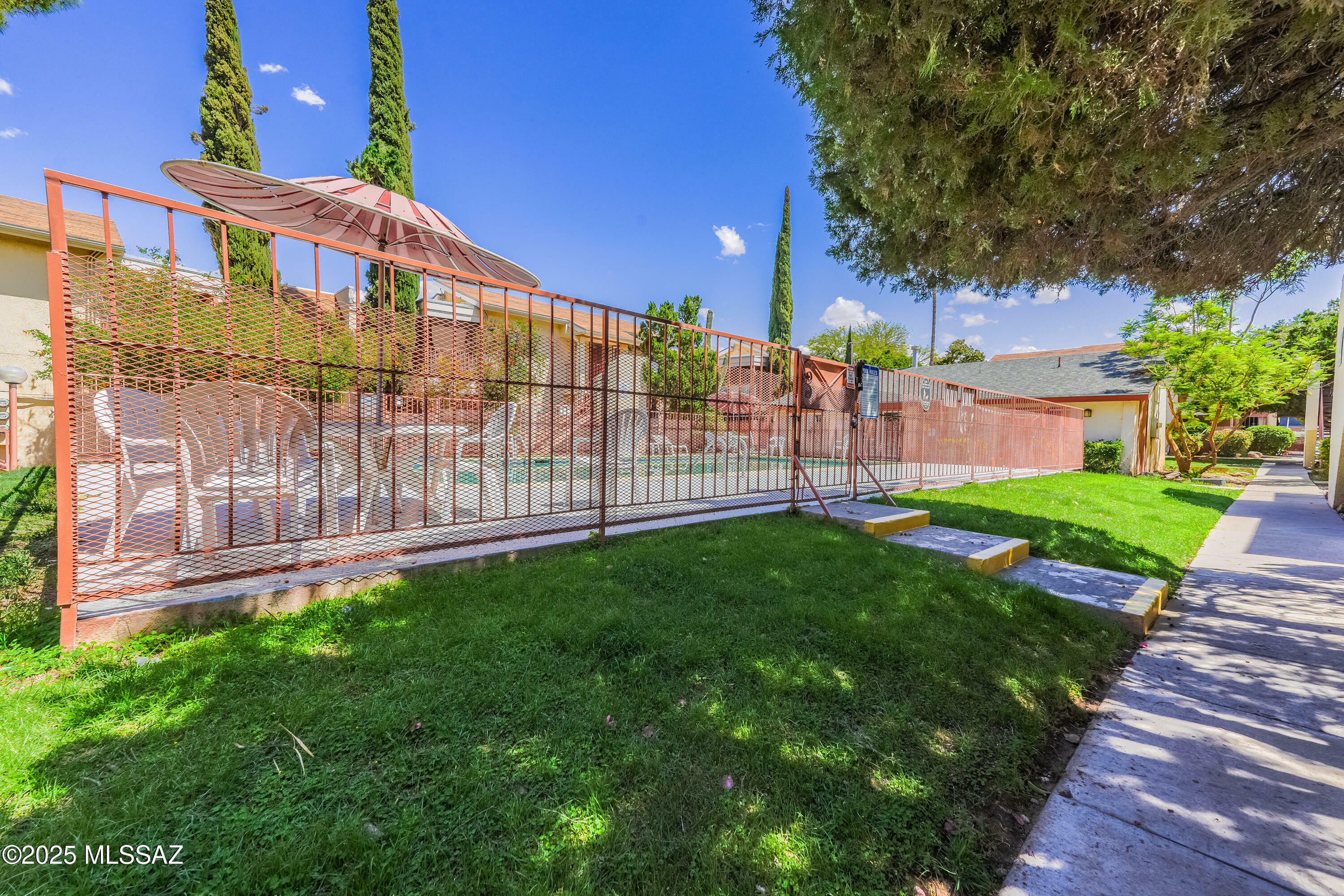 Property Photo: 1600 N Wilmot Road 208 AZ 85712