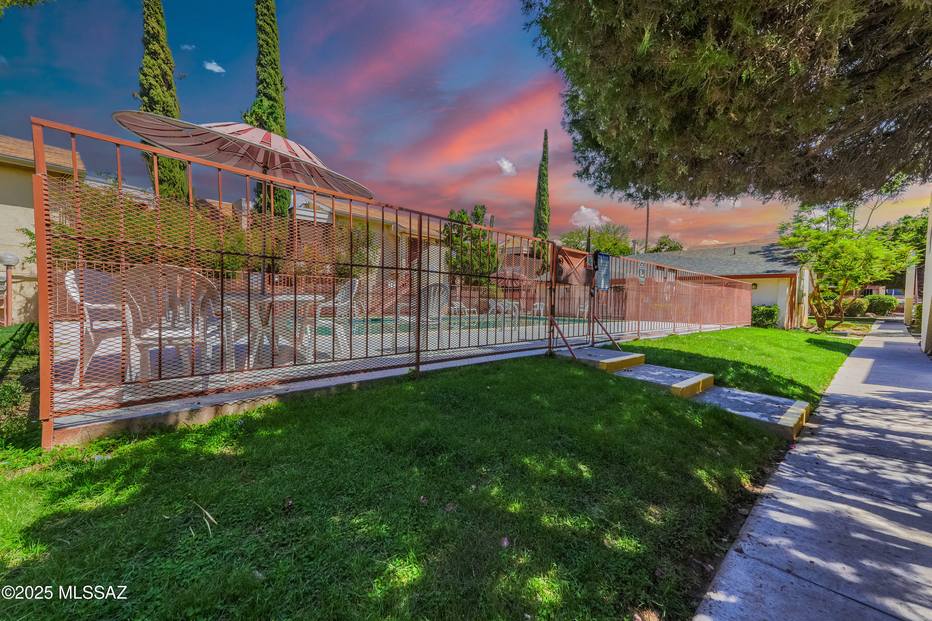 Property Photo: 1600 N Wilmot Road 208 AZ 85712