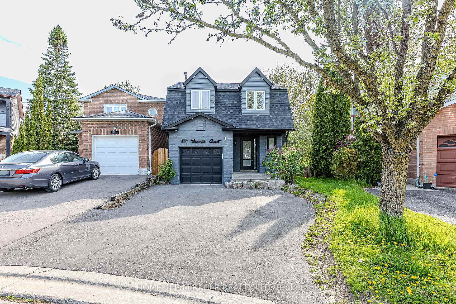 851 Bennett Court  Oshawa ON L1K 1V3 photo