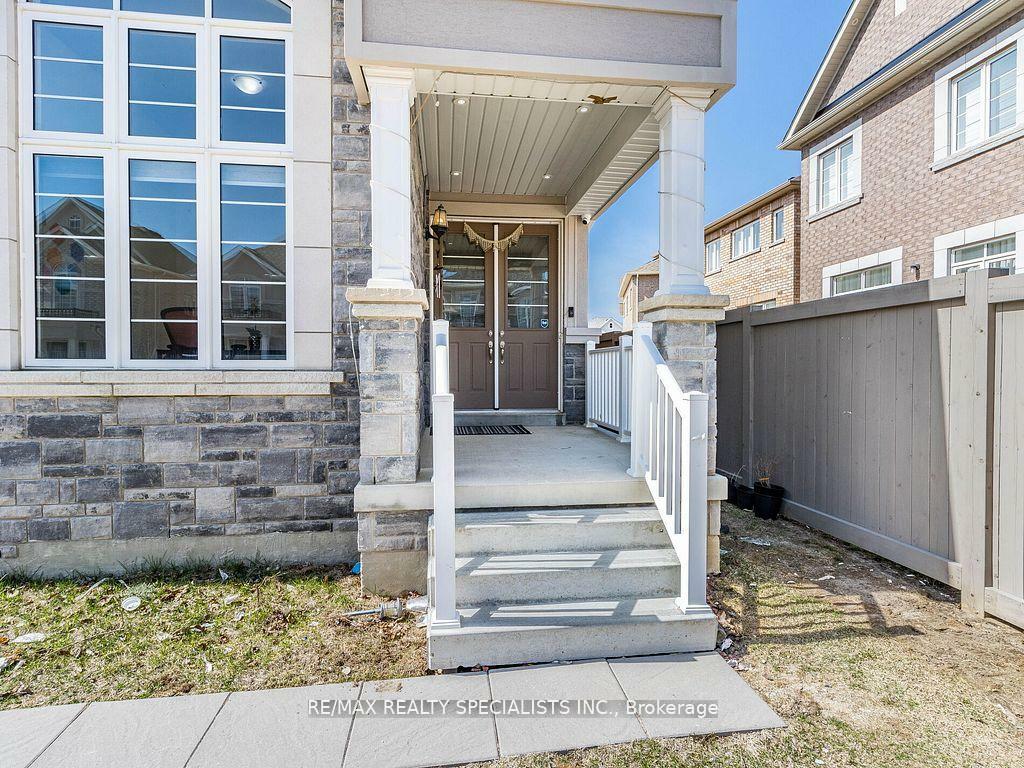 Photo de la propriété: 11 Elverton Crescent ON L7A 4Z4