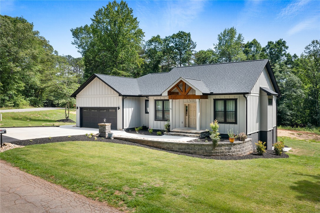 Property Photo: 103 Benjamin Drive SC 29689