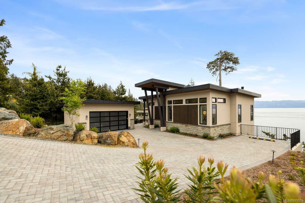 Property Photo: 7510 Ocean Park Pl BC V9Z 1L8