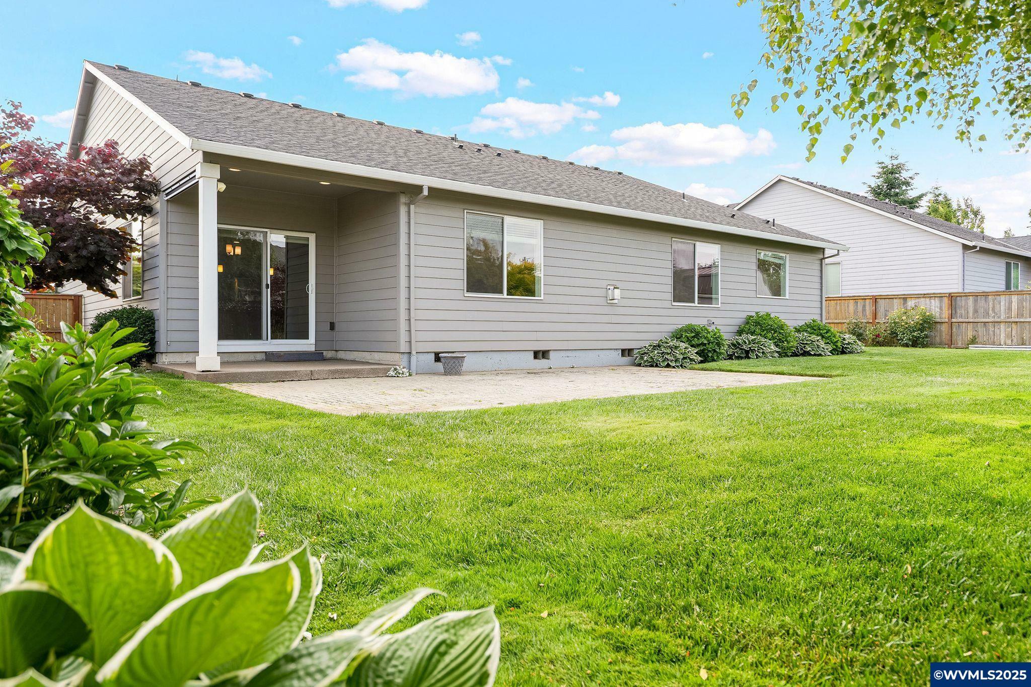 Property Photo: 324 Belgian St OR 97385